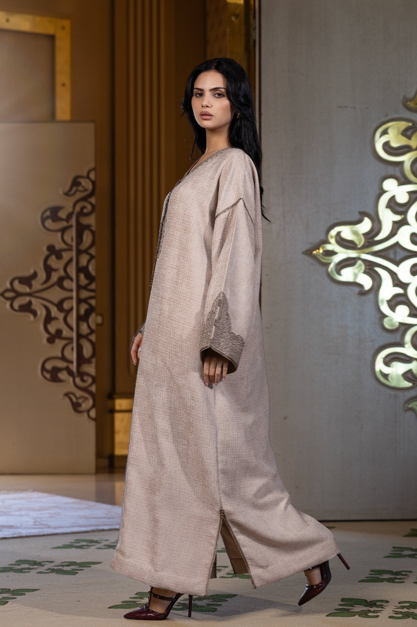 Caftan Marron aux Broderies Élégantes - Ladmana