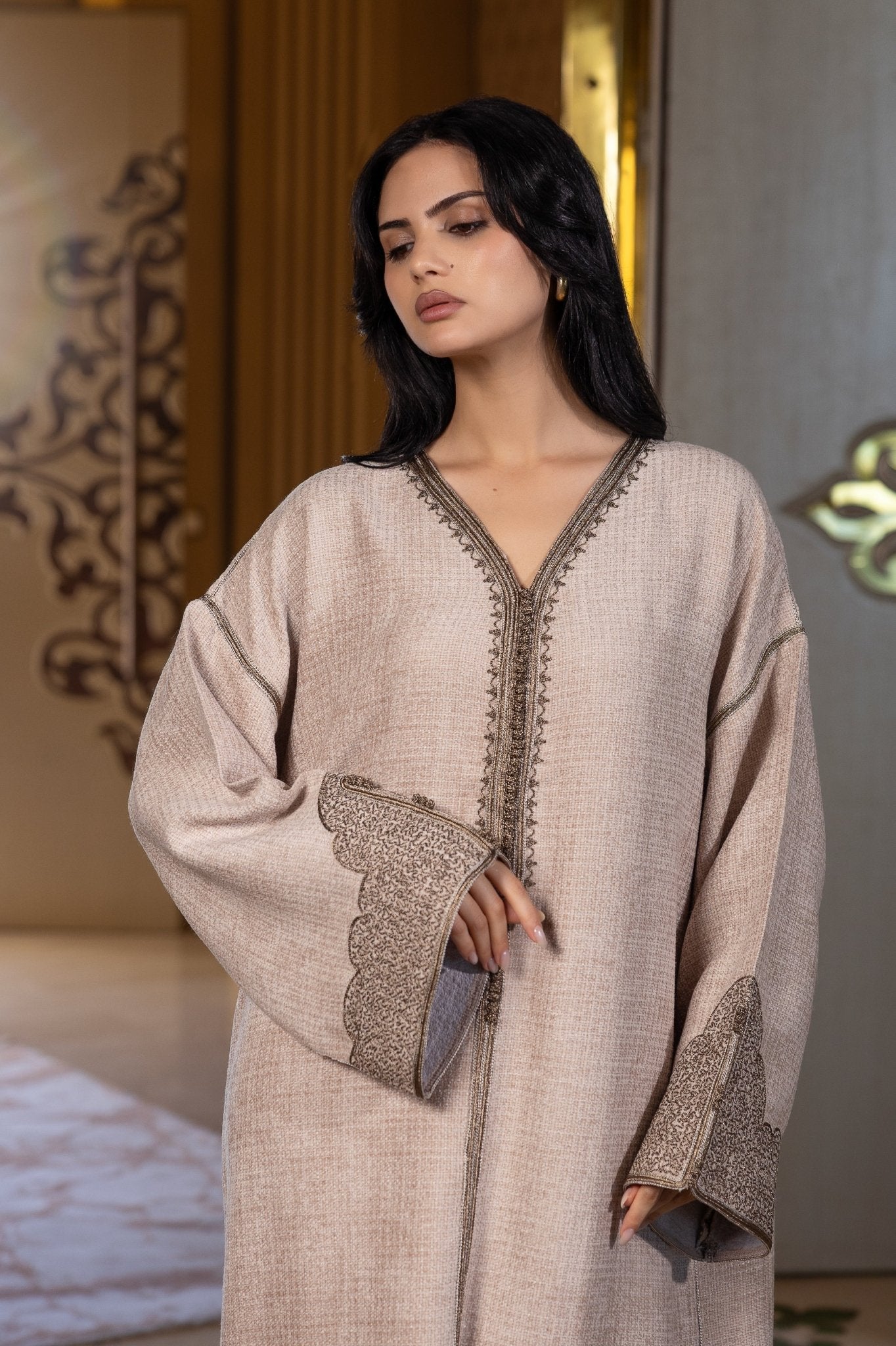 Caftan Marron aux Broderies Élégantes - Ladmana