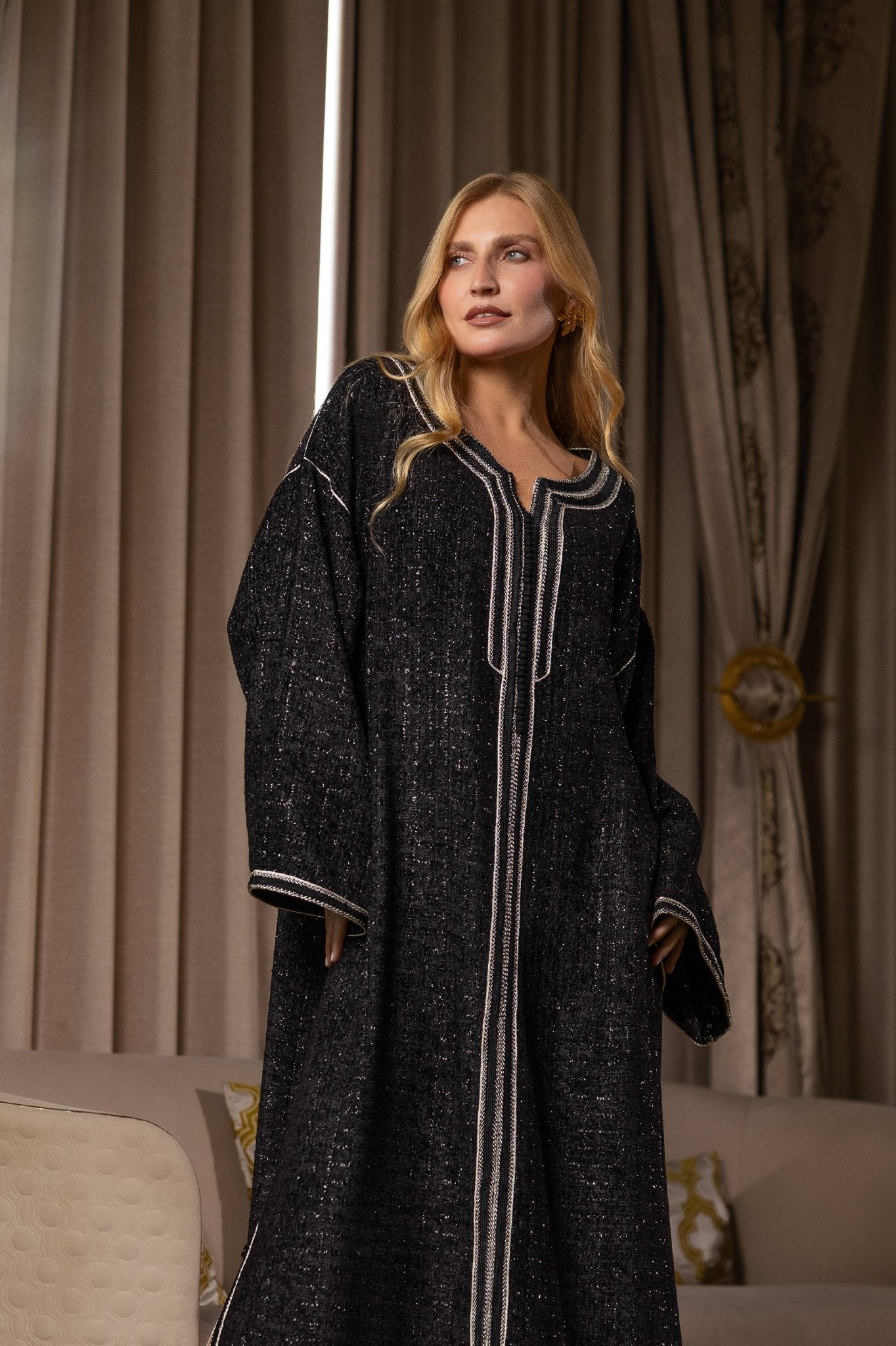 Caftan Noir Brillant au Style Sophistiqué - Ladmana