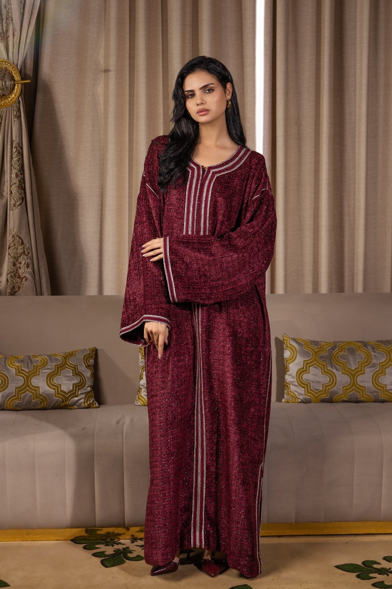Caftan Rose Élégant aux Finitions Délicates - Ladmana