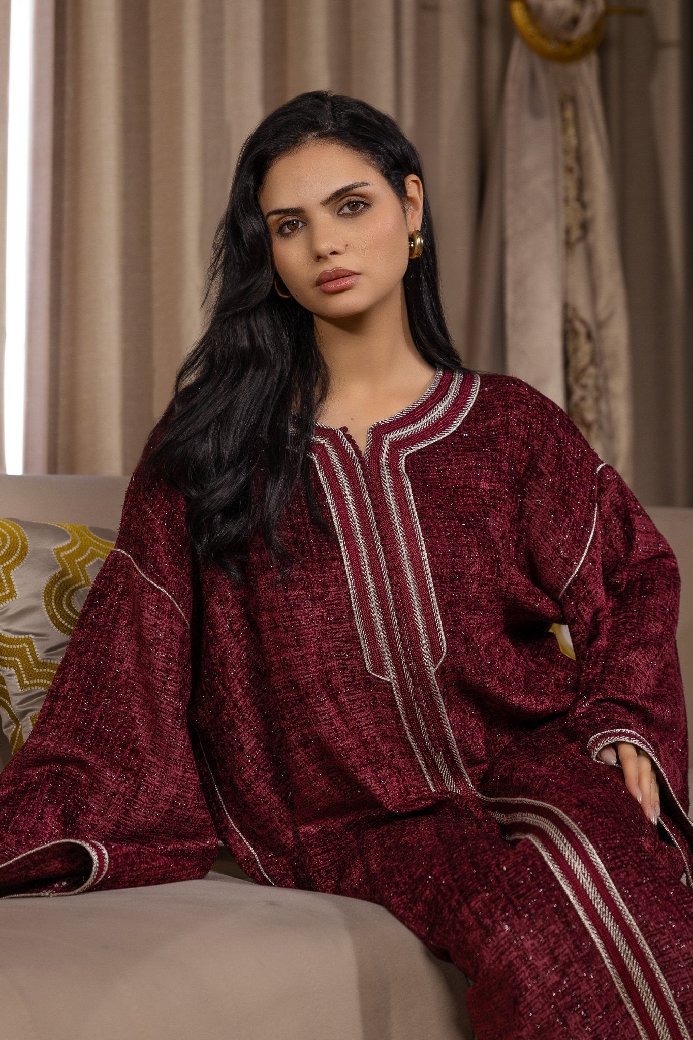 Caftan Rose Élégant aux Finitions Délicates - Ladmana