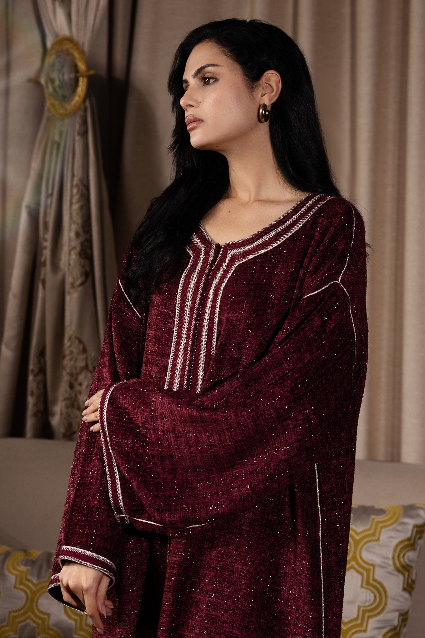 Caftan Rose Élégant aux Finitions Délicates - Ladmana