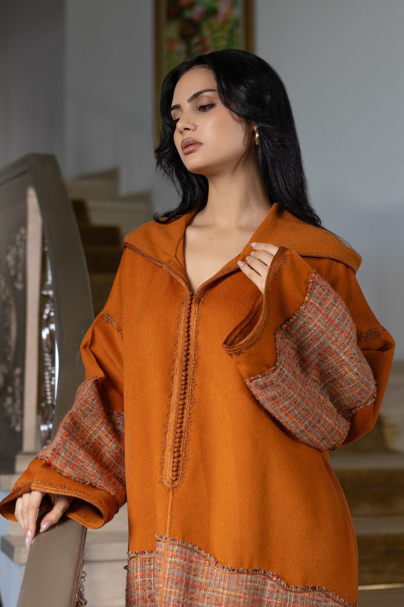 Jellaba Orange aux Détails Contemporains - Ladmana