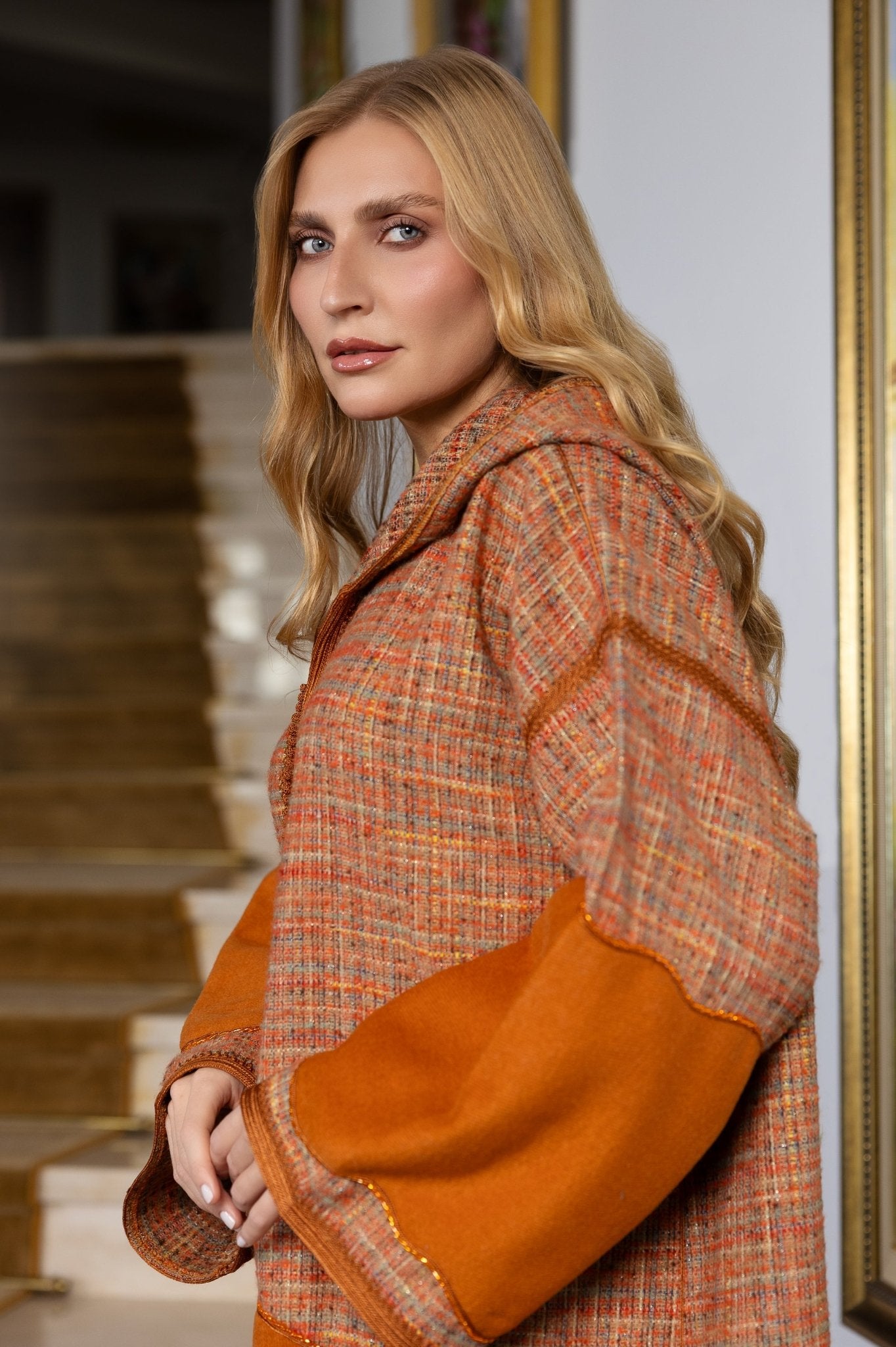 Jellaba Orange aux Détails Contemporains - Ladmana