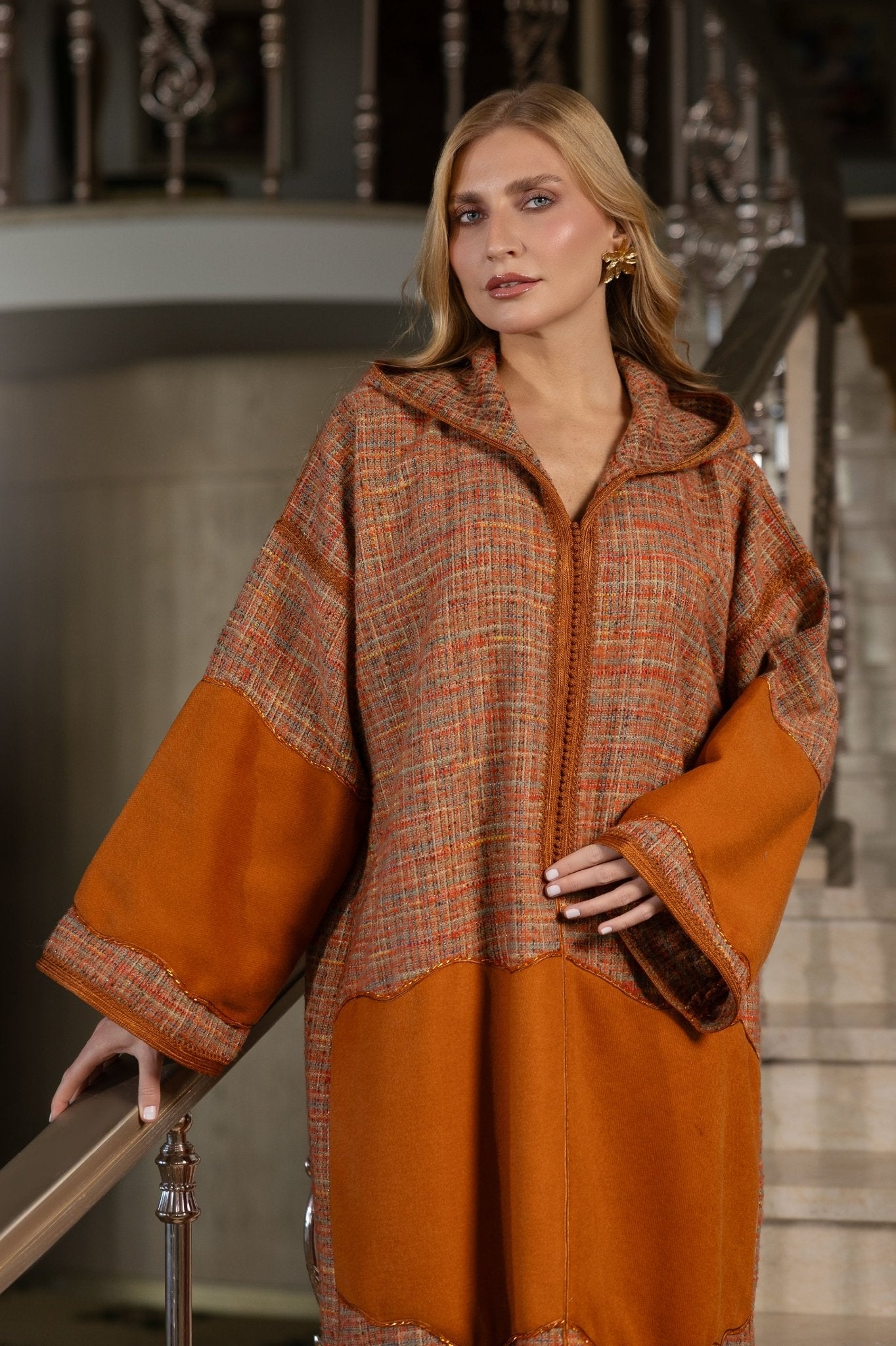 Jellaba Orange aux Détails Contemporains - Ladmana