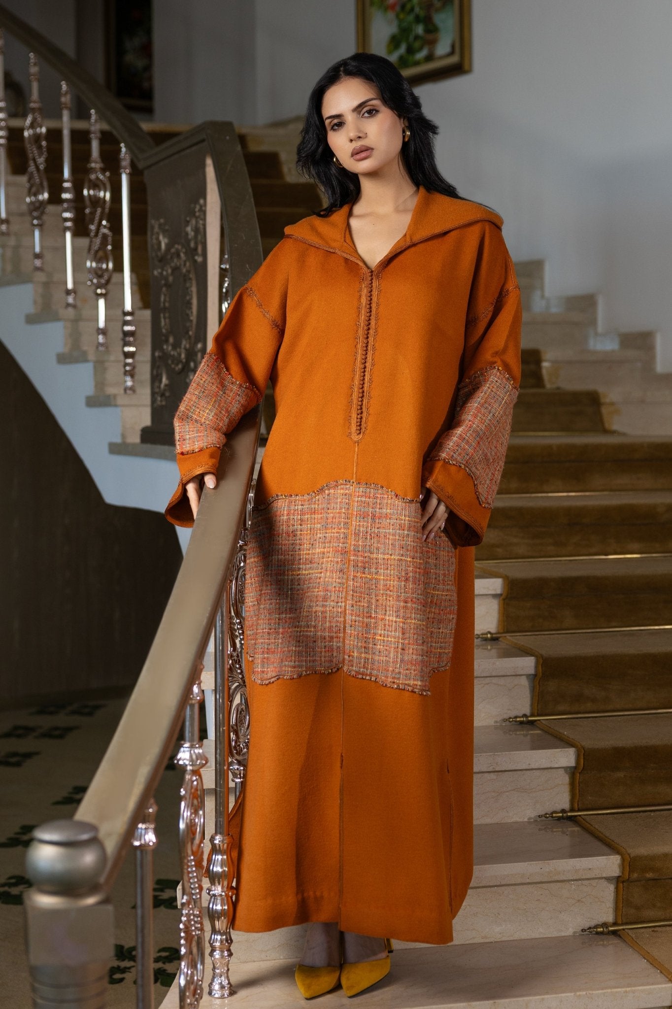 Jellaba Orange aux Détails Contemporains - Ladmana