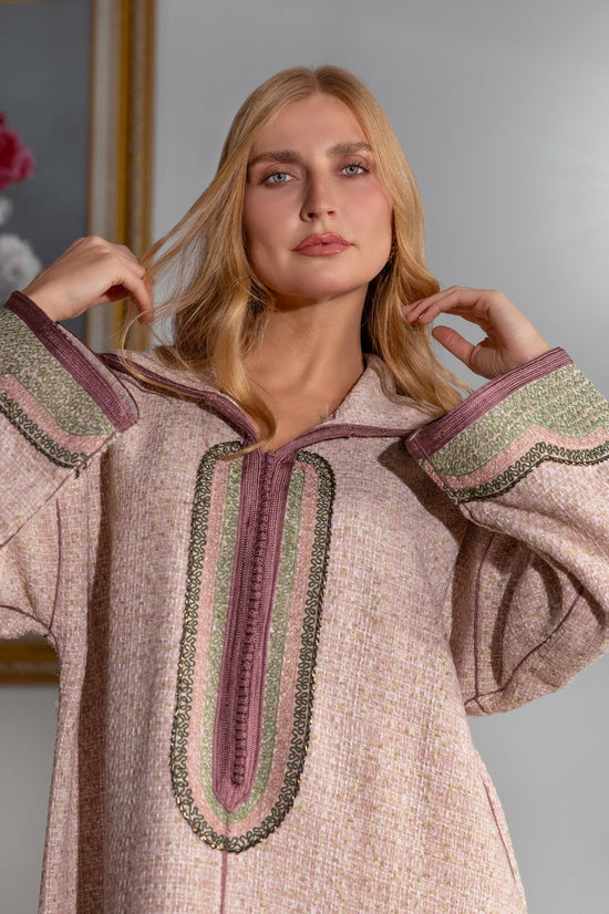 Jellaba Rose Texturée aux Détails Brodés - Ladmana